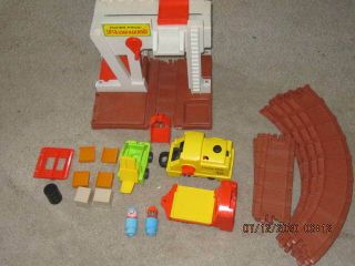 Vintage 1977 Fisher Price Lift & Load Railroad 943 Complete