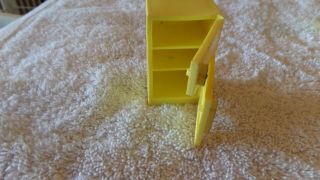 VINTAGE LITTLE PEOPLE FISHER PRICE YELLOW KITCHEN SET STOVE SINK REFRIGERATOR 2