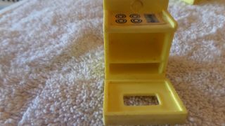VINTAGE LITTLE PEOPLE FISHER PRICE YELLOW KITCHEN SET STOVE SINK REFRIGERATOR 3