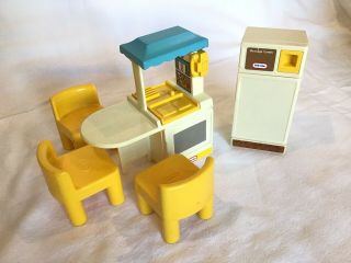 Vintage Little Tikes Dollhouse Kitchen Island Oven Refrigerator Yellow Chairs