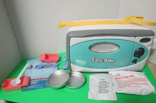 Hasbro 2003 Easy Bake Oven & Snack Center Model 35230 Pistachio W/accessories
