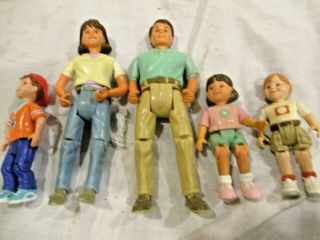 98 F - P Inc Fisher Price / 2002 Mattel Dollhouse Mom,  Dad 2 Boys & 1 Girl