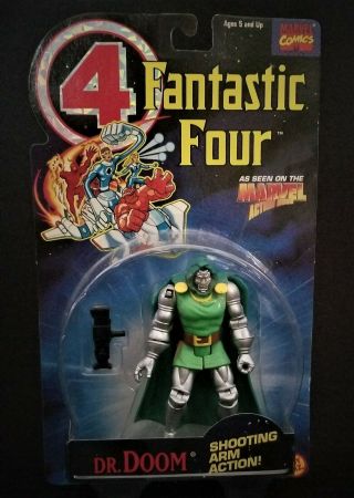 Toybiz Marvel Comics Fantastic Four - Dr.  Doom With Shooting Arm Action