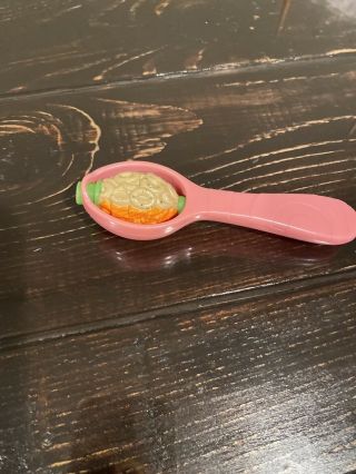 FISHER PRICE FUN FOOD SERVIN SURPRISES DOLL BABY FOOD SPOON. 2
