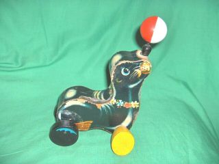 1032 - Vintage Fisher - Price Wooden Pull Toy - Suzie Seal With Balancing Ball