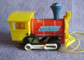 Vintage Fisher Price Toot - Toot Train Engine Pull Toy 643 With Pull Cord