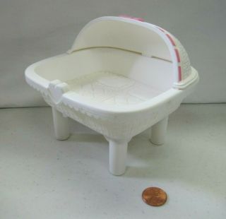 Playskool Dollhouse White Twin Baby Bed Bassinet Crib For 2.  5 " Infant Dolls