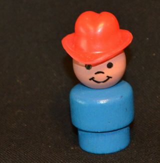 Vintage Fisher Price Little People All Wood Blue Boy W/red Cowboy Hat 915 Farm