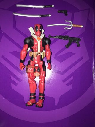 Marvel Universe 3.  75 " Deadpool With A Extra Half Masked Head Loose Action Figure