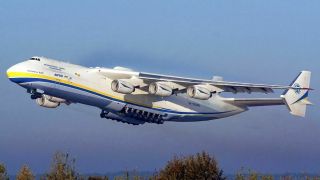 Antonov An 225 Mriya Reg Ur - 82060 In Ukraine National Colours 42cm X 44 Cm 1:200