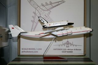 1:200 Scale Antonov An - 225 Cccp - 82060 " Buran Space Shuttle " Die - Cast Model Plane