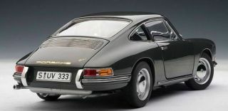 Autoart - Museum Edition - Scale 1/18 - Porsche 911 2.  0 Coupe 1964 - Steve Mcqueen