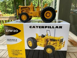 First Gear 49 - 0218 & 49 - 0247 Caterpillar Dw20 Tractor & Caterpillar 456 Scraper
