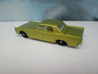 Matchbox/ Lesney 31c Lincoln Continental Lime Green - BLACK Plastic Wh.  - Boxed 3
