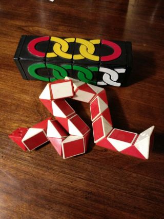 Vintage 80 ' s Magic Snake Puzzle Cube Red & White Plastic Twist Toy Rubiks 2