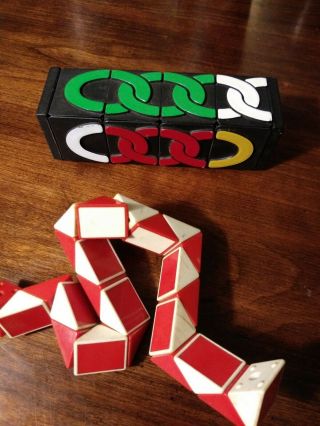 Vintage 80 ' s Magic Snake Puzzle Cube Red & White Plastic Twist Toy Rubiks 3
