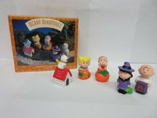 Hallmark Merry Miniatures: Peanuts Pumpkin Patch (qfm8131) - 5 Piece Set