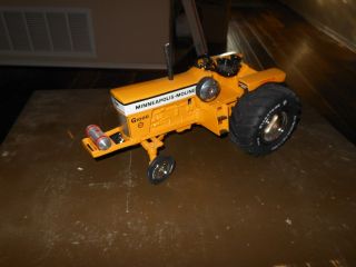 Minneapolis Moline G1000 Puller Toy Tractor (white,  Oliver)