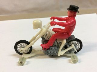 Vintage Hotwheels Rrrumblers 1973 Boneshaker & Rider Pinkish Red Top Hat,  Track