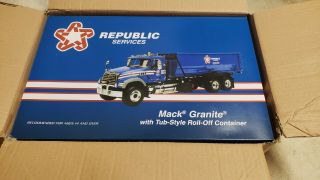 First Gear Republic Services Mack Granite Roll Off Refuse Truck 1:34 Scale