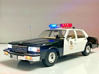 Lapd 1987 Chevrolet Caprice Los Angeles Police " Lights " 1/18 Mcg One Off
