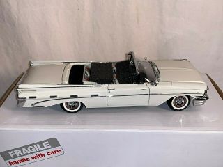 1:24 Danbury 1959 Pontiac Bonneville Convertible White Ivory