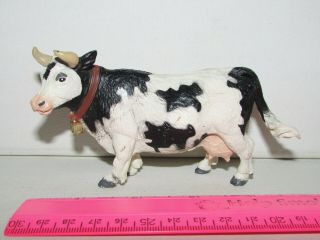 Vintage 1998 Safari 5 1/2 " Pvc Milking Farm Cow With Bell Figure Figurine Toy