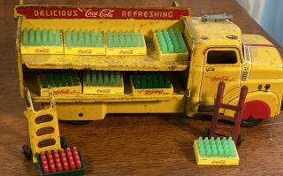 Vintage Marx Coca - Cola Tin Litho Pressed Steel Truck With Two Hand Truck &16 Cas