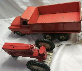 Vintage Tru Scale Ih Farm Toy Dump Truck And Tractor Pressed Steel