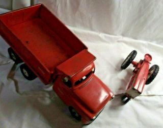 VINTAGE TRU SCALE IH FARM TOY DUMP TRUCK AND TRACTOR PRESSED STEEL 2