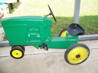 Toy Pedal Tractor John Deere 20 D - 65