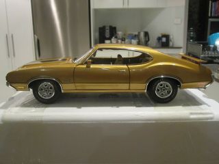 1/18 Acme A1805604 1970 Oldsmobile 442 W30 Dr Olds No.  1 Gold 1 Of 936