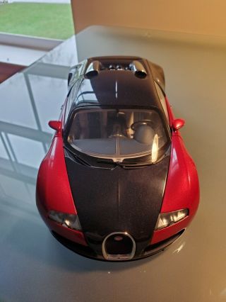 1:18 Scale Autoart Bugatti Veyron Black / Red -