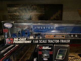 1/64 Dcp First Gear 30989 Western Dist.  Kenworth W900l With Reefer Trailer