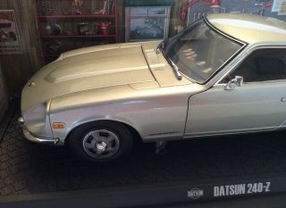 Kyosho 1:18 Datsun Fairlady 240z Silver Overseas Model
