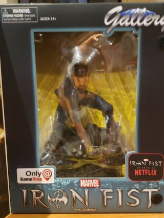Diamond Select Gallery Statue Iron Fist As Seen On Netflix PVC Statue 2