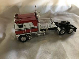 Dcp 1:64 Kenworth K100 White And Red Flattop On Long Black Frame