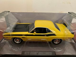 1/18 Highway 61 50555 1970 Dodge Challenger T/a - Yellow Custom