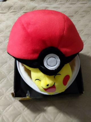 Pokemon Pikachu & Poke Ball Zipper 8 " Plush Set Tomy T19364