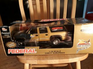 1:18 Ertl Chevy Suburban Federal Pheasants Forever Gold & Black Limited Ed 2002