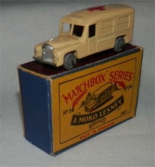 1950s.  Moko.  Matchbox.  Lesney.  14 A Daimler Ambulance.  Mw.  Almmint.
