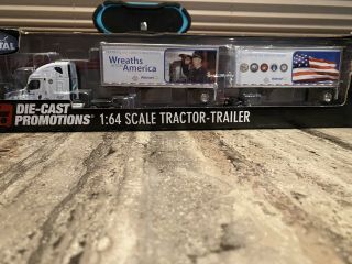 1/64 Dcp 32982 Walmart - Freightliner Cascadia - Doubles Trailer Set