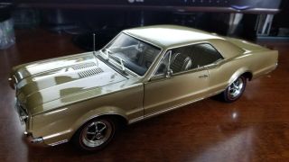 Highway 61 1967 Oldsmobile 442 Coupe 1/18 Scale.  Is.