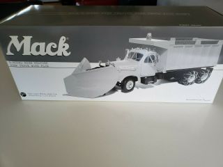First Gear 1/25 1960 Mack B - 61 State Highway Dump Truck With Plow Mib