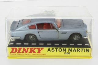 Dinky Toys 1/43 Aston Martin Db6 153 Meccano