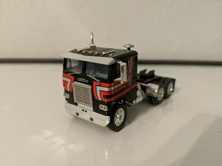 1/64 Dcp White Freightliner