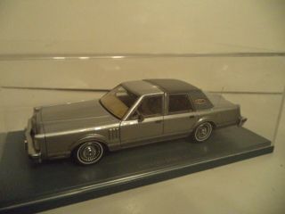 Neo Lincoln Town Car Limited Editon Of 500 1/43rd Scale In Case.