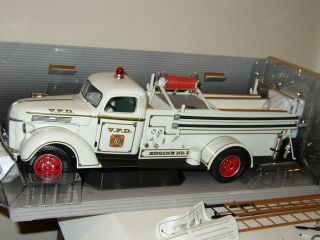 Highway 61 V.  F.  D.  1941 Fire Engine Ford Pumper Firetruck 1:16 Die - Cast 50323