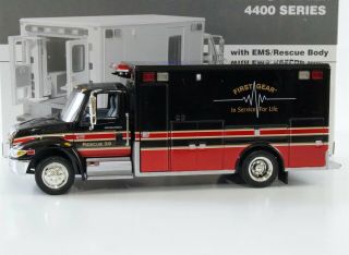 International 4400 Series With Ems/rescue Body Rescue 39 First Gear 1:34 19 - 0039