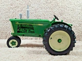 2004 Spec Cast 1/16 Scale Diecast Oliver 770 Gas Narrow Front Tractor Sct220
